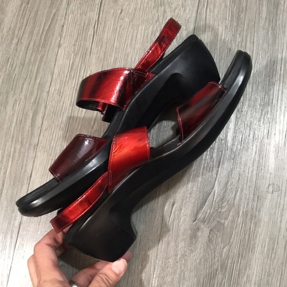 Aravon Red Patent Leather Adjustable Strap Comfort Sandals size 8D/8 Wide - Picture 7 of 9